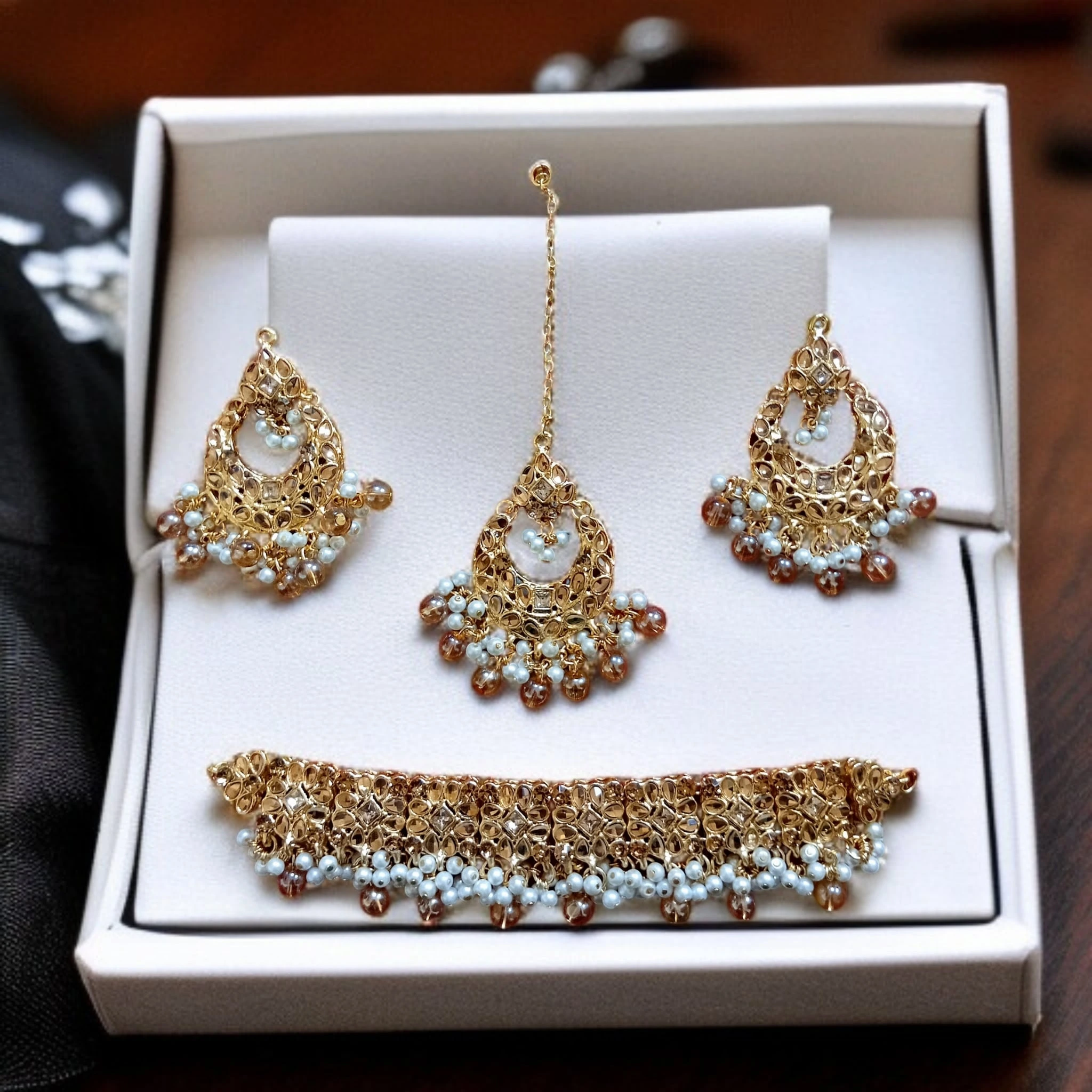 Buy Golden colour jewellery set with necklace , earrings and tikka at best price in pakistan